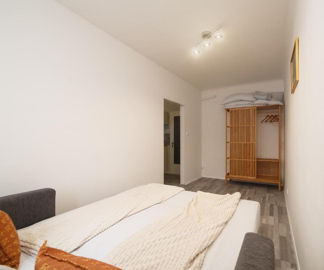 Brand-new On Shopping Street In Schoenbrunn With Lift Access * Wien