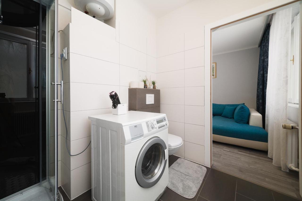 Brand-new On Shopping Street In Schoenbrunn With Lift Access Wien