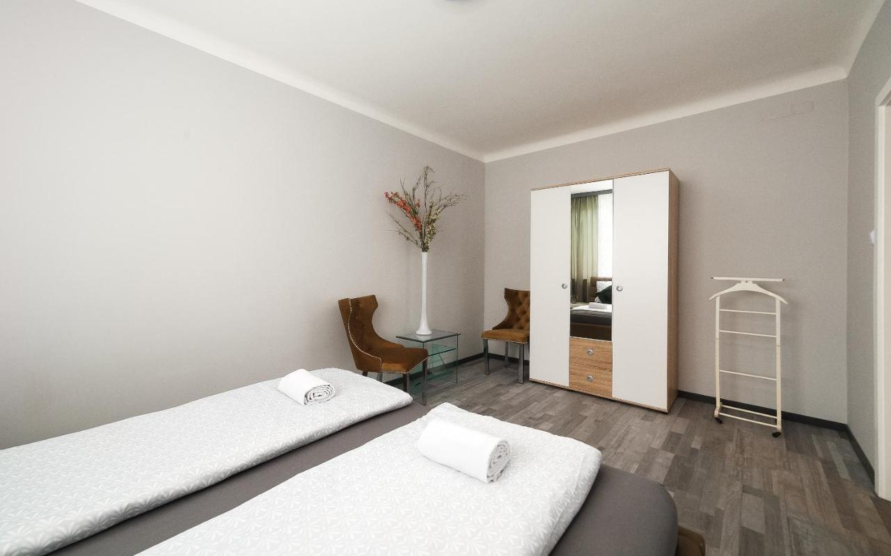 Brand-new On Shopping Street In Schoenbrunn With Lift Access Wien